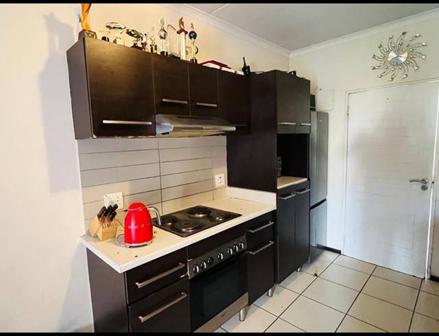 2 BEDROOM APARTMENT FOR SALE IN OAKDENE